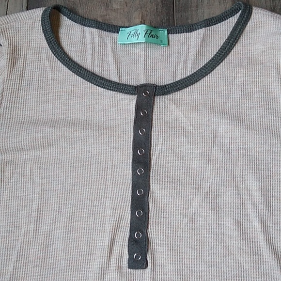 Filly Flair waffle thermal top with lace Size S - Picture 4 of 12